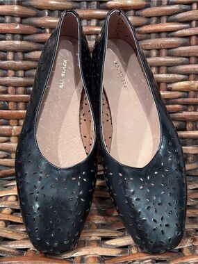 Anthropology -All-Black Perforated Slip-On Ballet Flats Great condition size 6.5